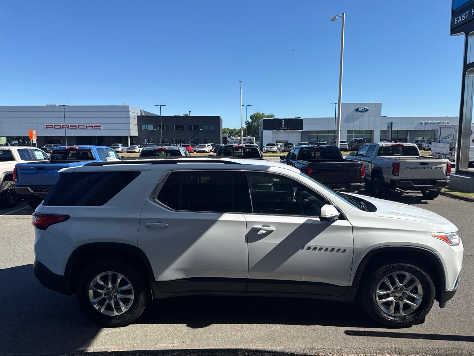 Used 2020 SUMMIT WHITE Chevrolet LT Cloth image 5