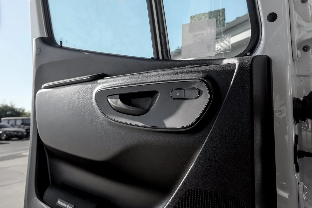 New 2026 Arctic+White Mercedes-Benz Cargo 144 WB image 13
