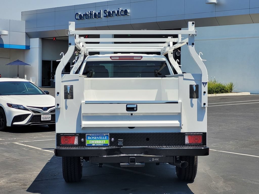 New 2026 Summit White Chevrolet WT image 5