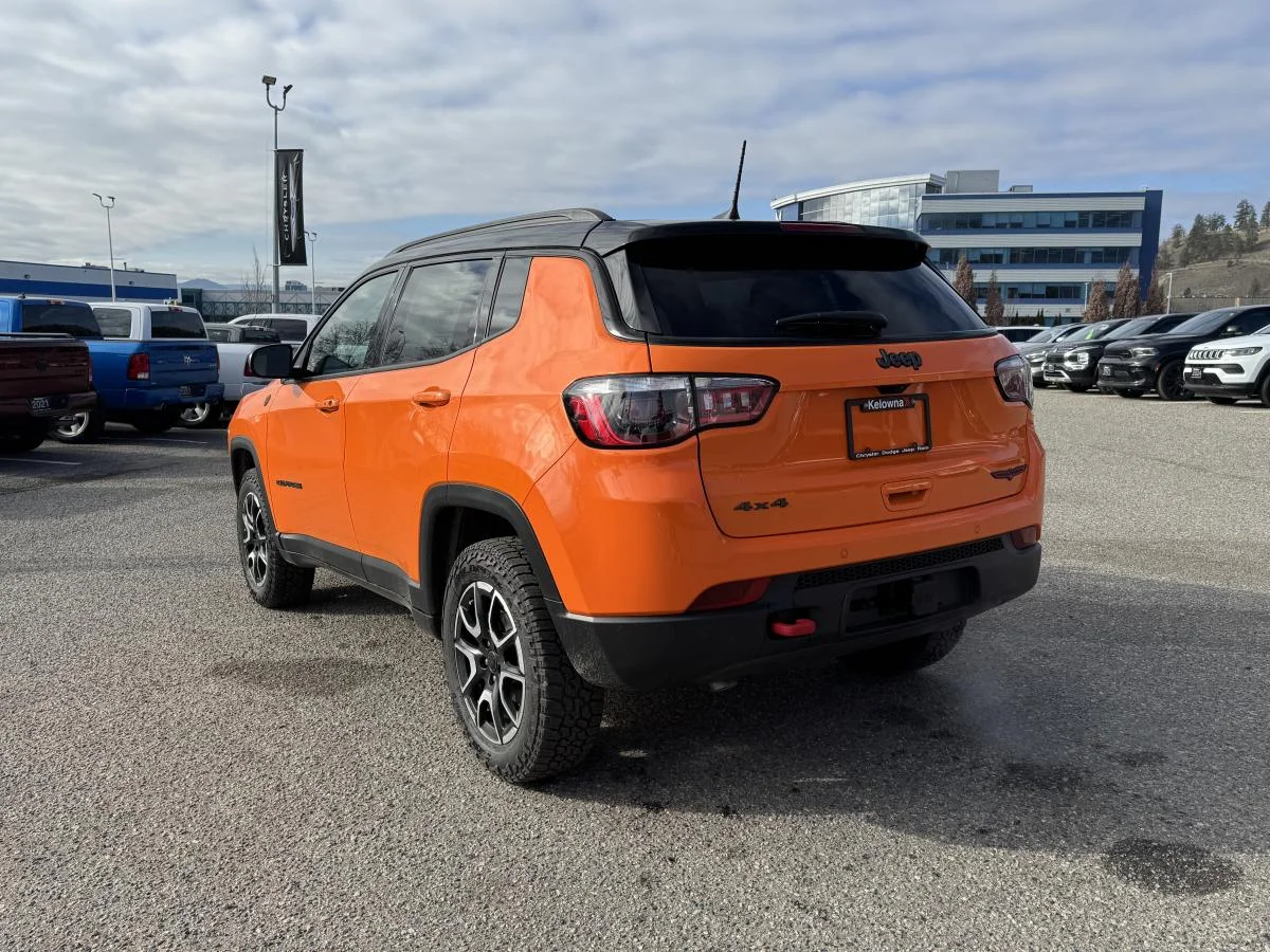 New 2026 joose Jeep Trailhawk image 8
