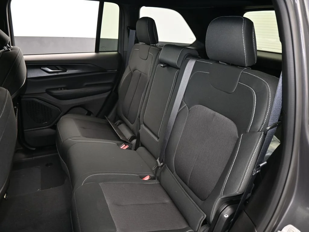 New 2026 Baltic Gray Metallic Clearcoat Jeep Laredo X image 31