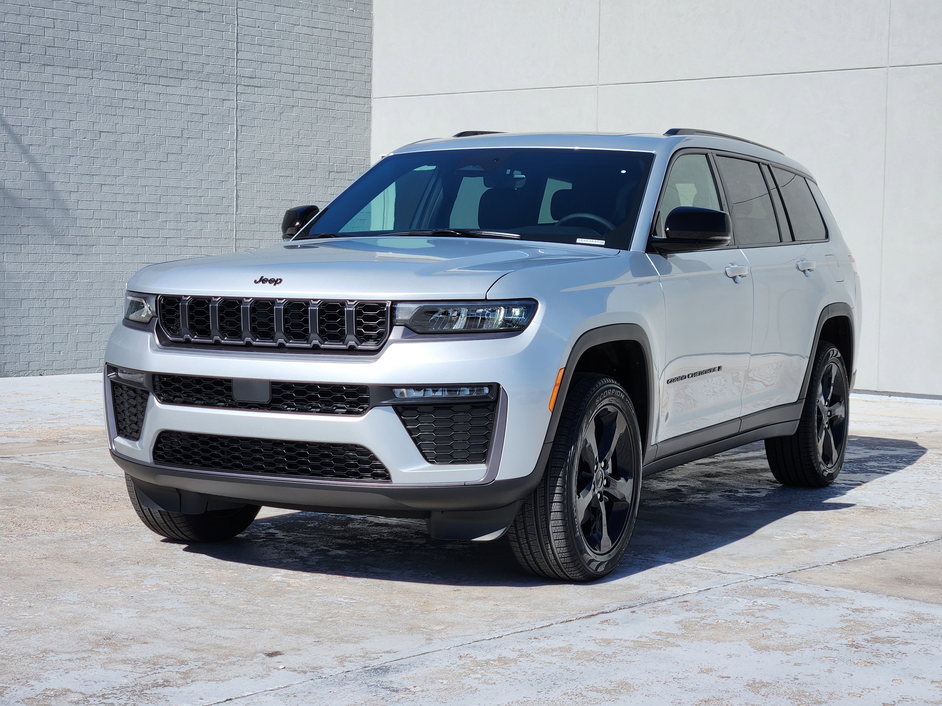 New 2026 Silver Zynith Exterior Paint Jeep Limited image 2