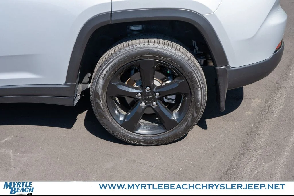 Certified Used 2025 Silver Zynith Jeep Limited image 12