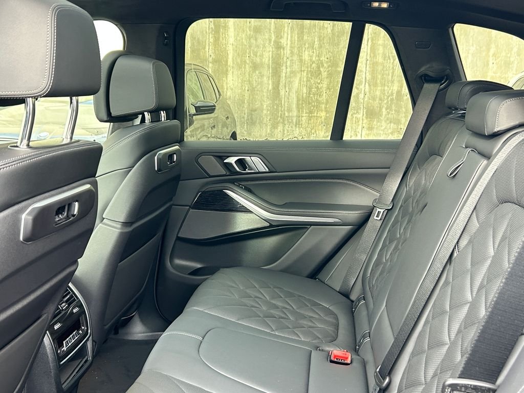 New 2026 Carbon Black Metallic BMW xDrive40i image 30