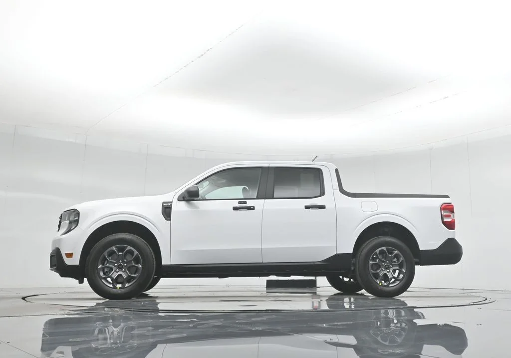 New 2026 Oxford White Ford XLT image 7