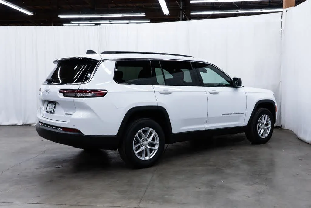 Used 2025 Bright White Clearcoat Jeep Laredo X image 6