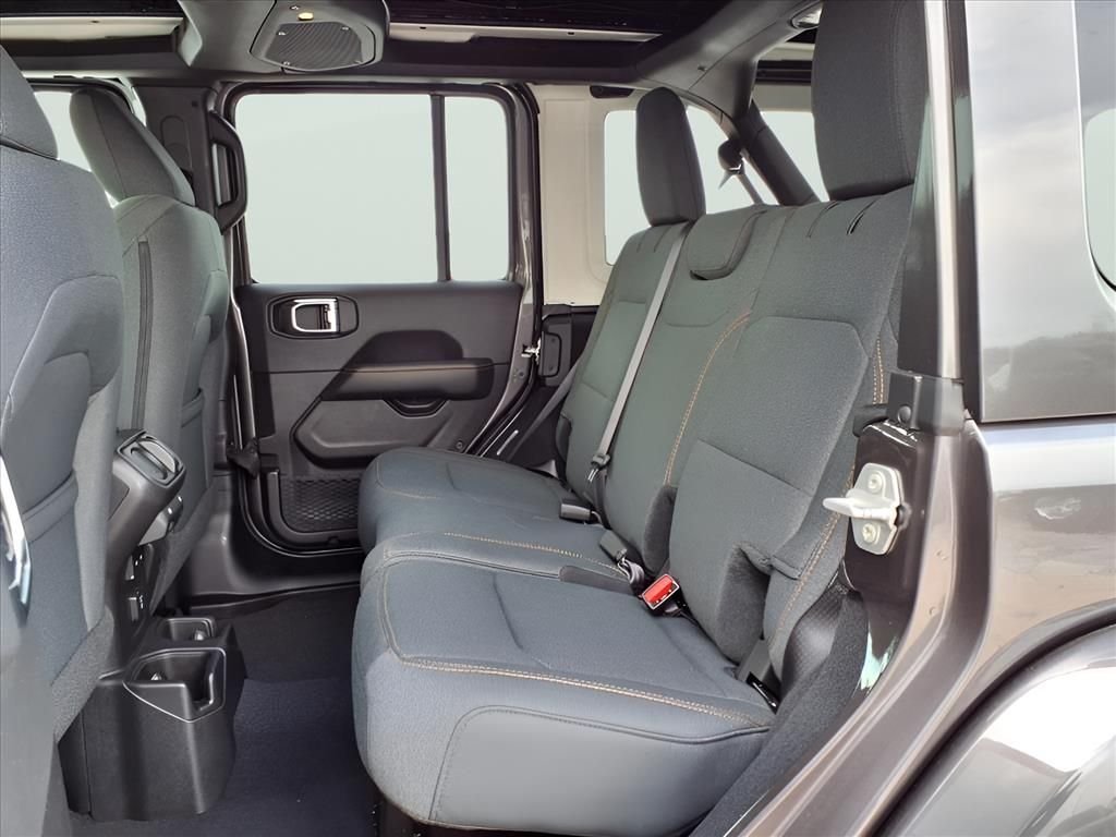2025 Jeep Wrangler 4-Door Sahara - Photo 16