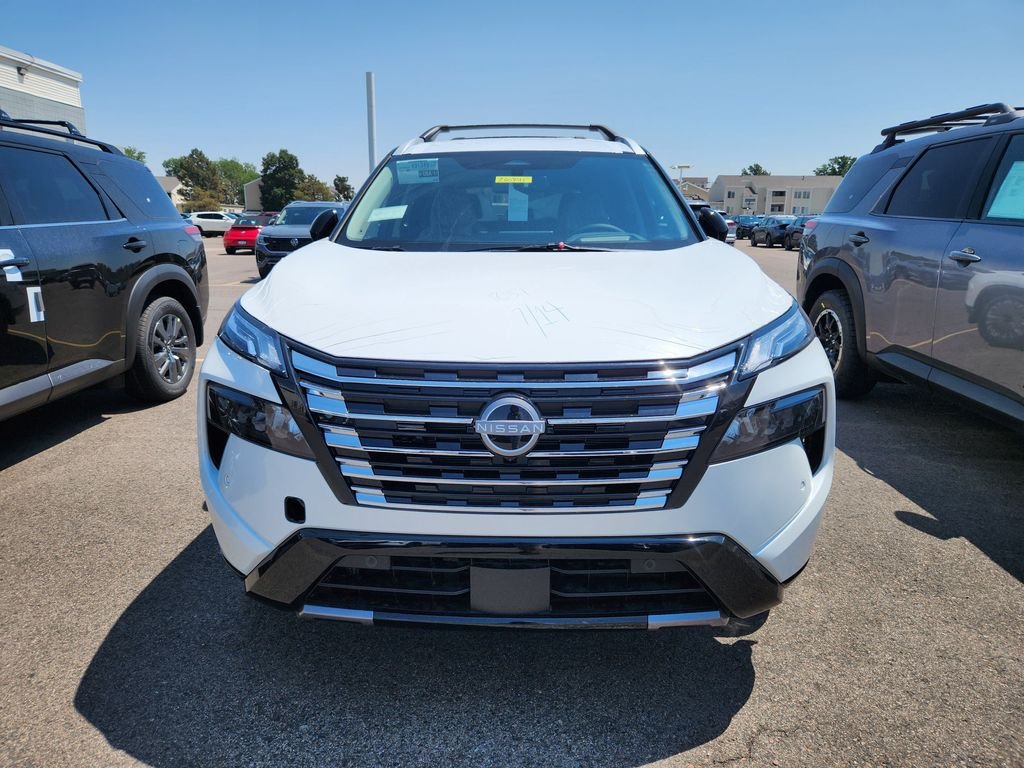 New 2026 Everest White Pearl TriCoat / Super Black Two-tone Nissan Platinum image 2