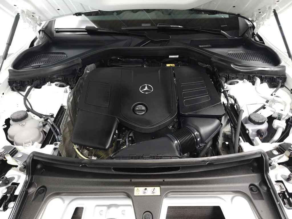 Certified Used 2026 Polar White Mercedes-Benz GLC 300 image 31