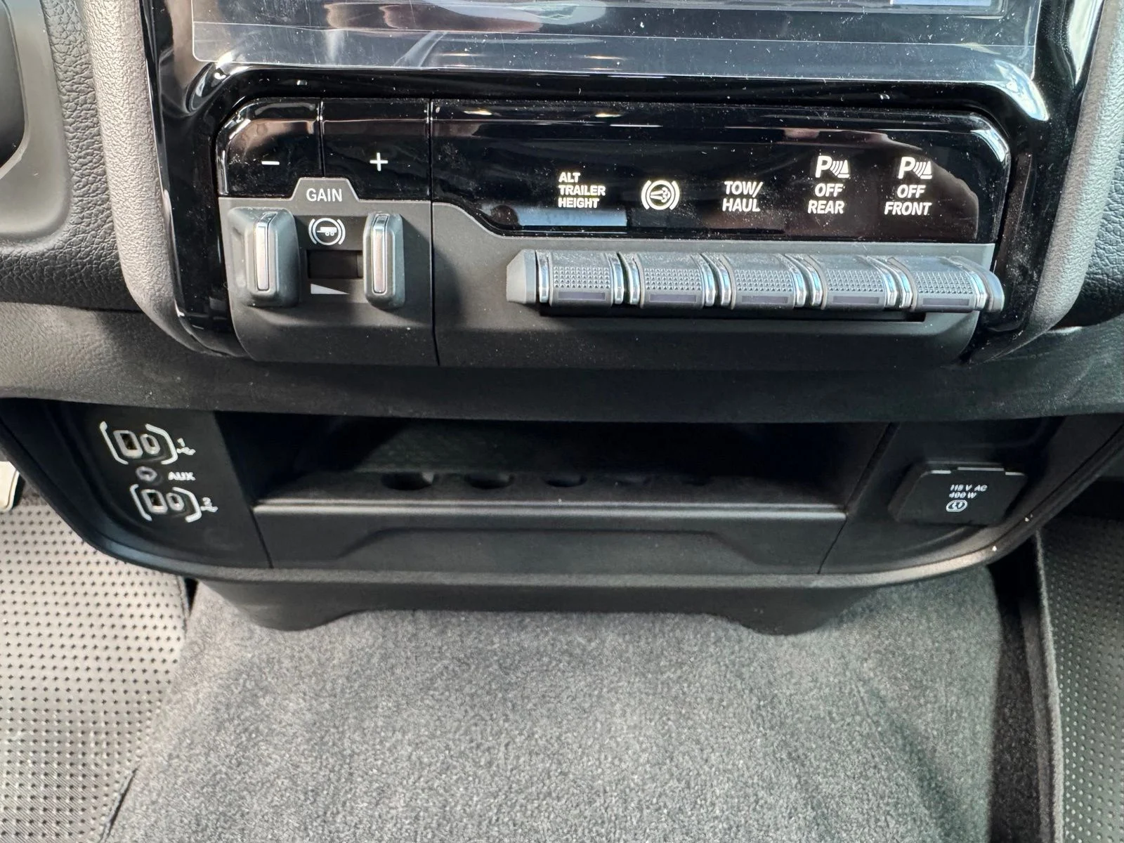 New 2026 Bright White Clear-Coat Exterior Paint RAM Laramie image 25
