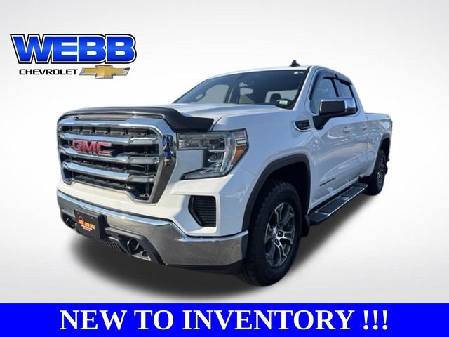 Used 2019 Summit White GMC SLE image 1