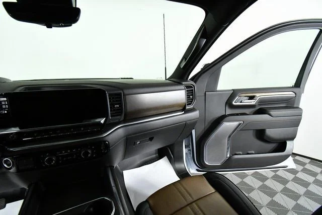 New 2026 Polar White Tricoat Chevrolet High Country image 21