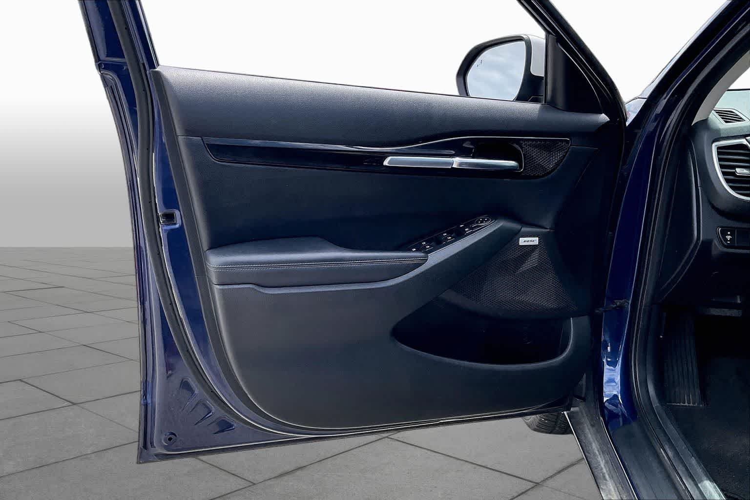 Used 2021 Dark Ocean Blue/White Roof Kia SX image 21