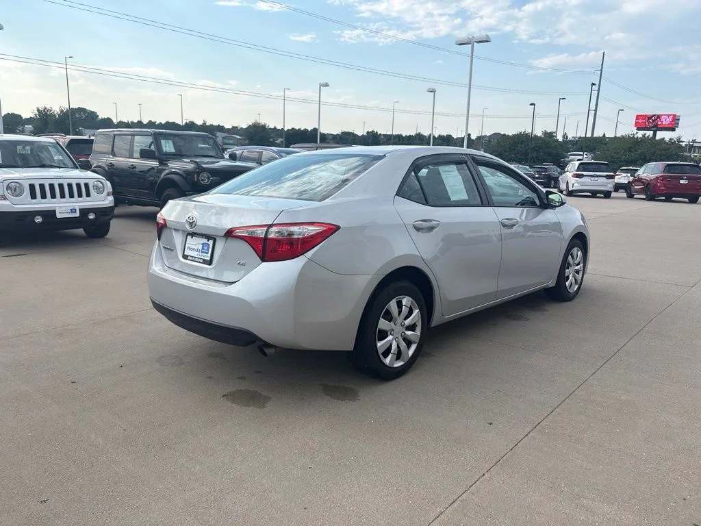 Used 2016 Silver Toyota LE image 5