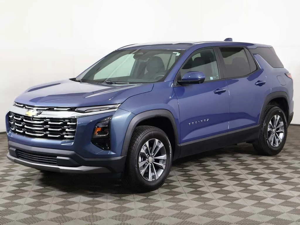 Used 2025 Lakeshore Blue Chevrolet LT image 9