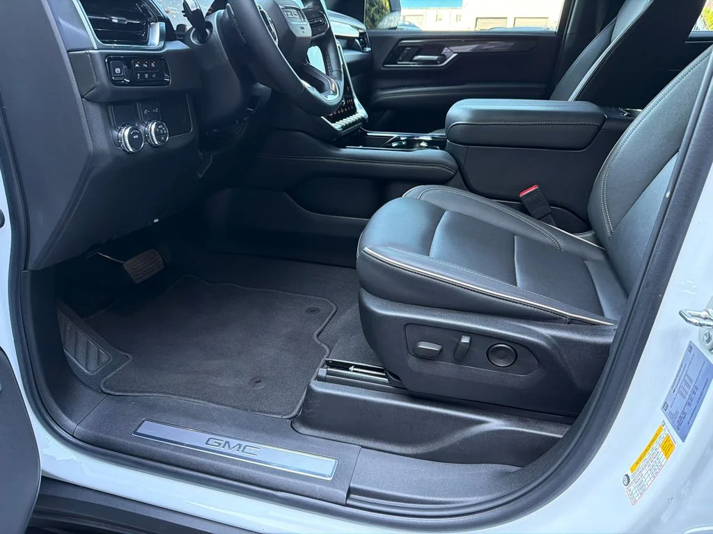 Used 2025 White GMC Elevation image 9
