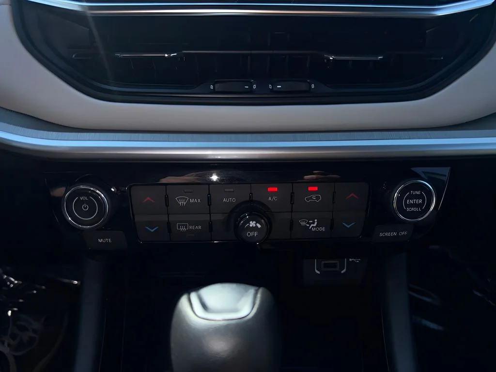 Used 2025 Silver Jeep Limited image 14