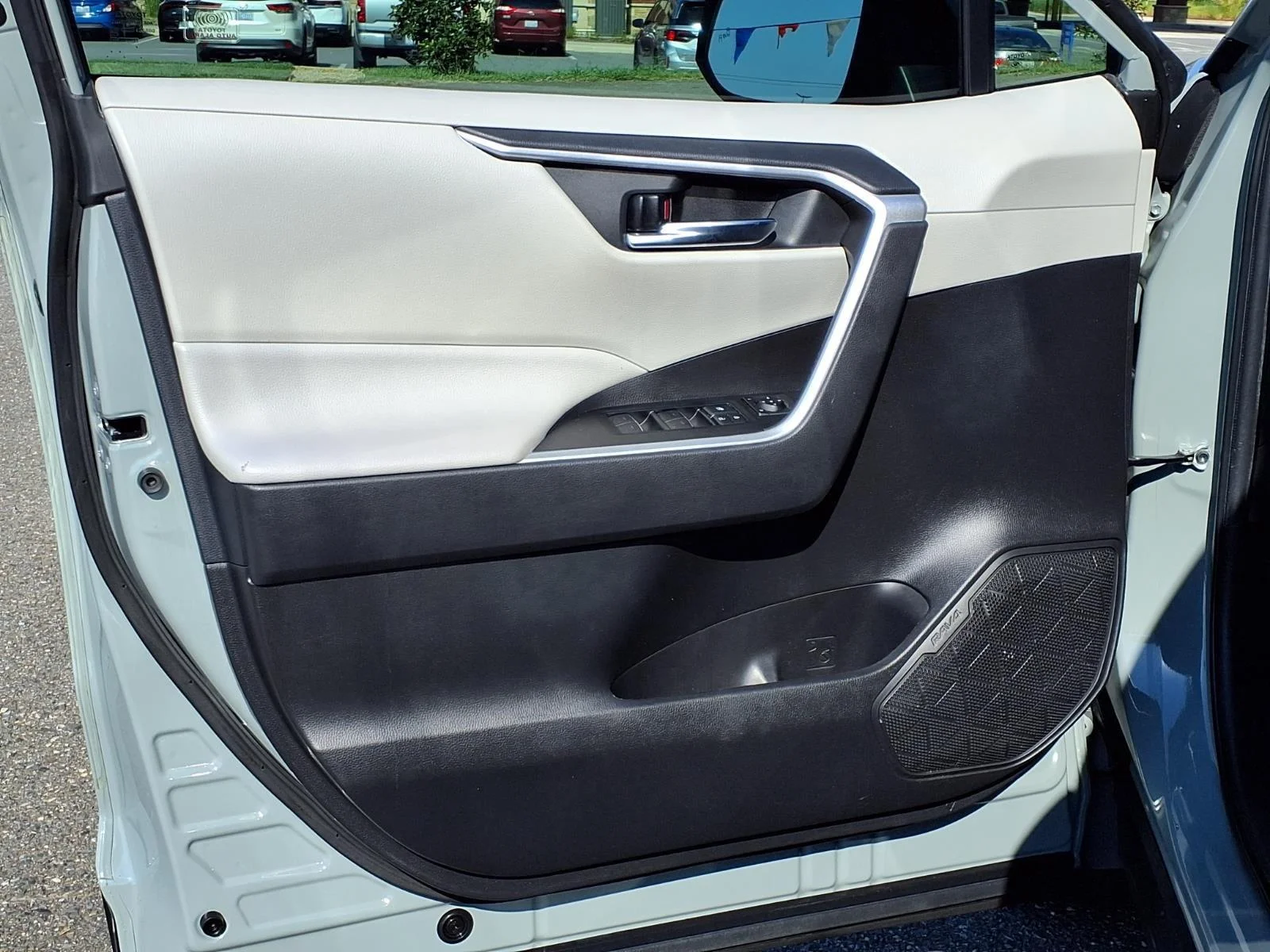 Used 2022 Lunar Rock Toyota XLE image 29