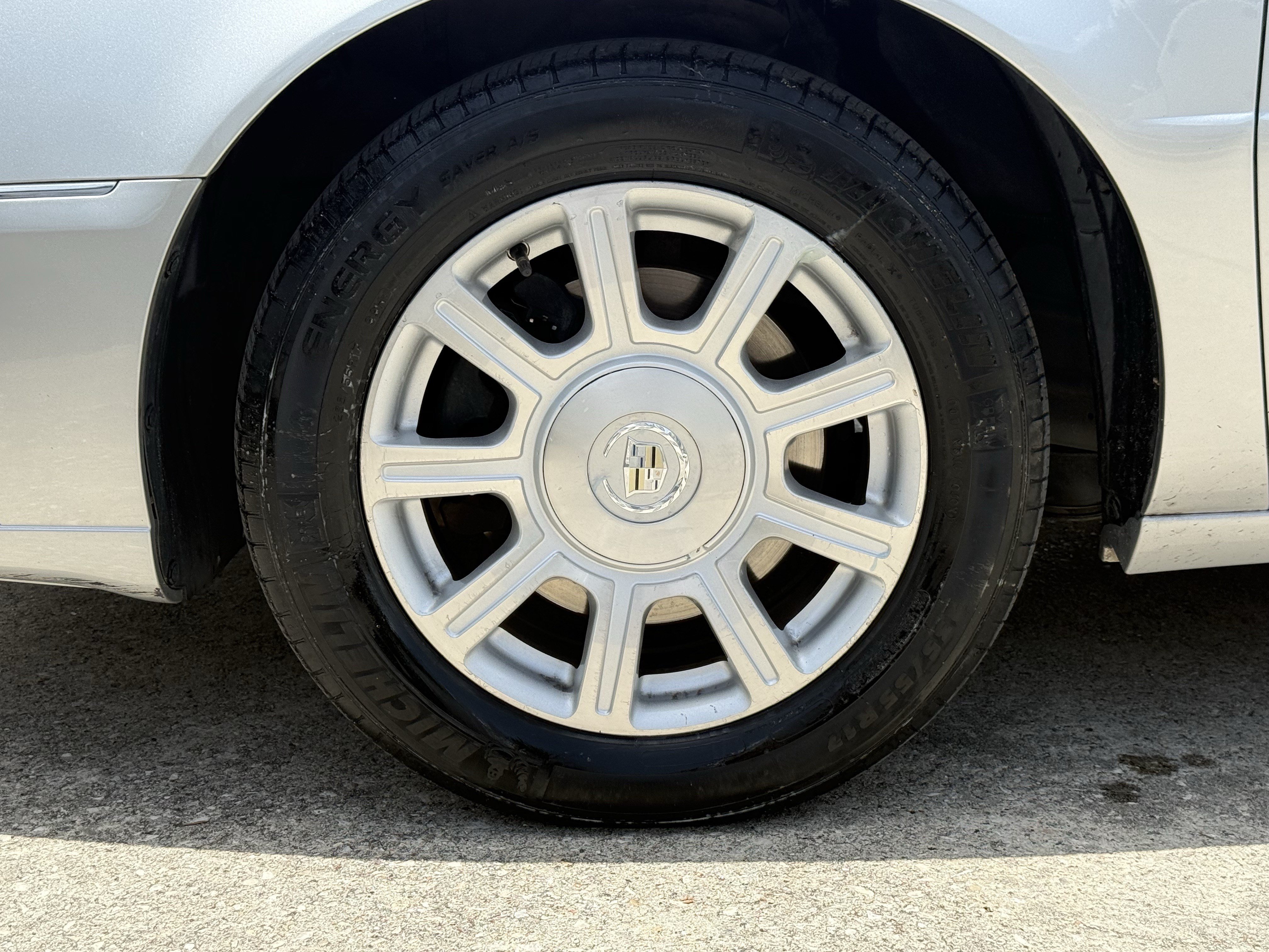 Used 2010 Radiant Silver Cadillac w/1SA image 11