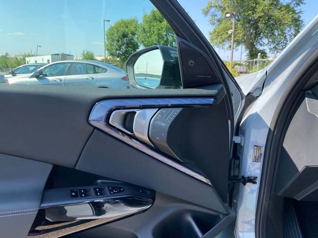 New 2026 Brooklyn Grey Metallic BMW M50 xDrive image 15