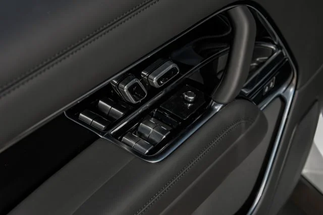 New 2026 Fuji White Land Rover SE image 54