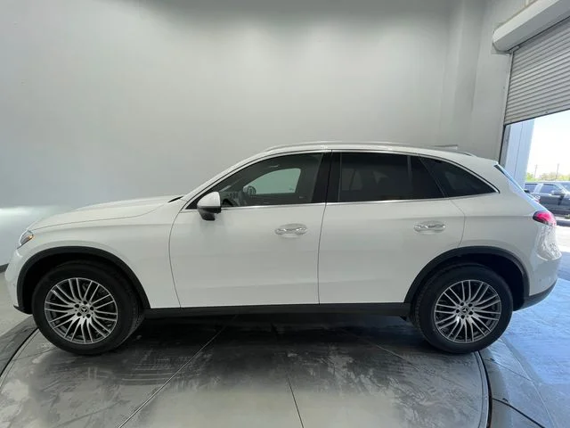 New 2026 Polar White Mercedes-Benz GLC 300 image 17