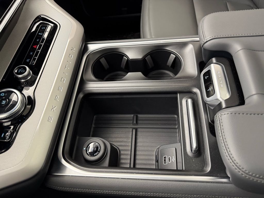 New 2026 Star White Metallic Tri-Coat Ford Active image 35