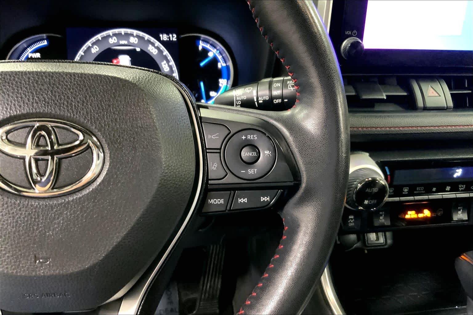 Used 2023 Ice Cap Toyota SE image 25