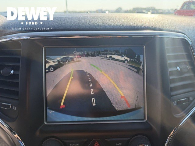 Used 2017 Bright White Clearcoat Jeep Altitude image 18