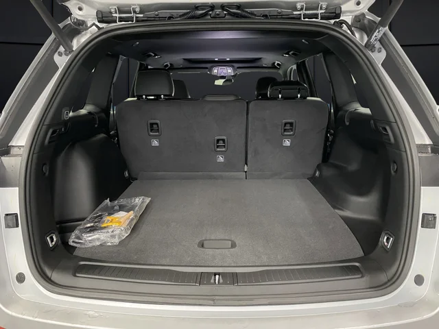 New 2026 Silver Zynith Exterior Paint Jeep Altitude image 15