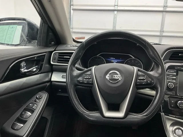 Used 2021 White Nissan 3.5 SL image 9