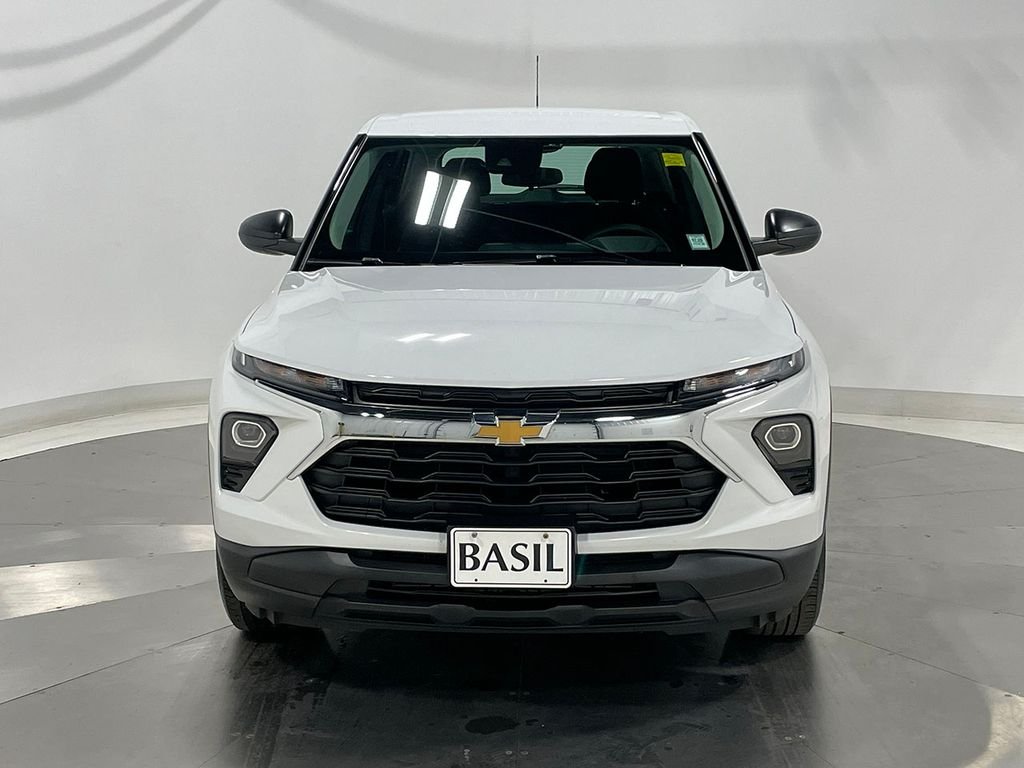 Used 2025 White Chevrolet LS image 9