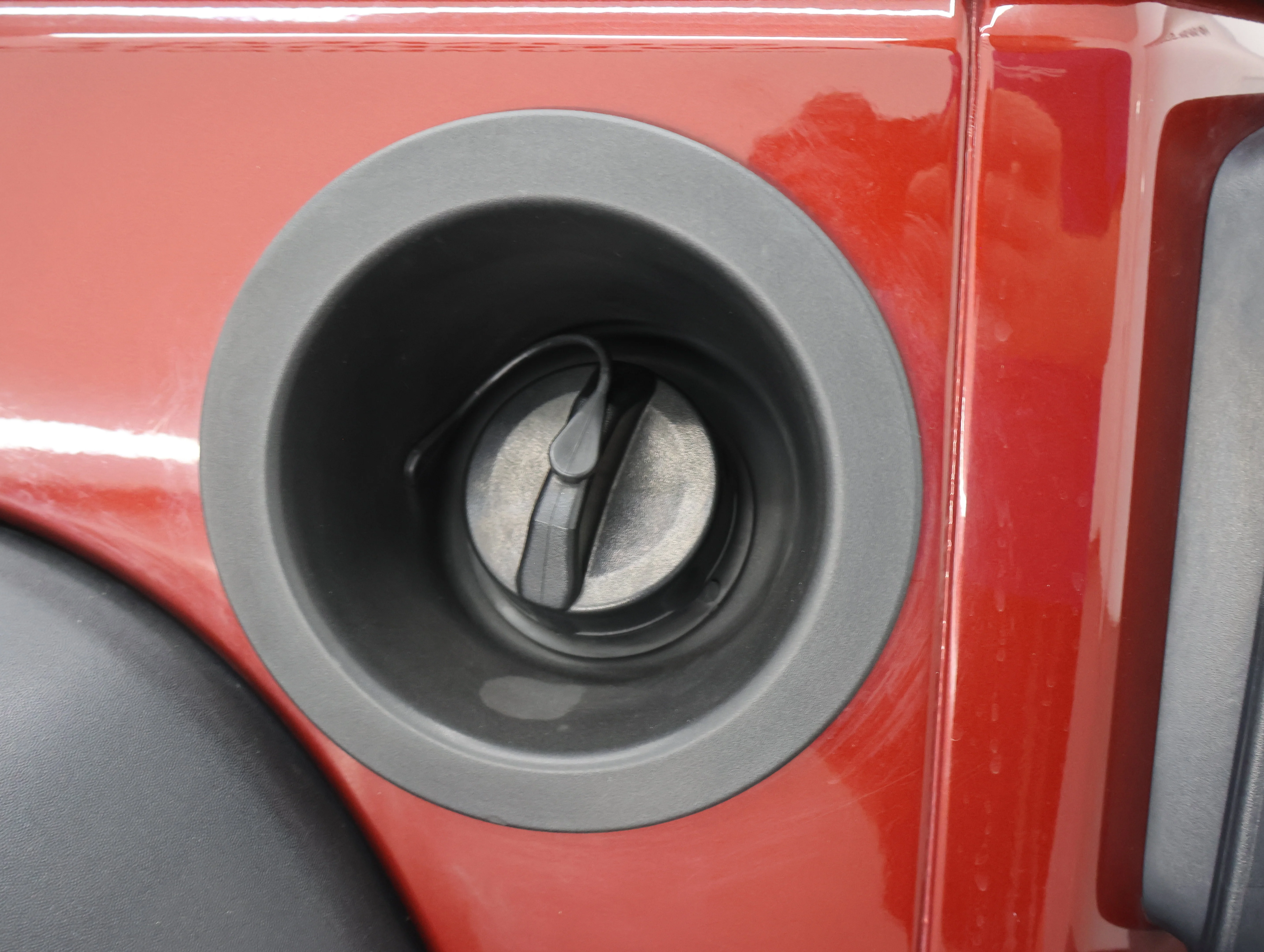 Used 2009 Red Rock Crystal Pearl Jeep X image 26