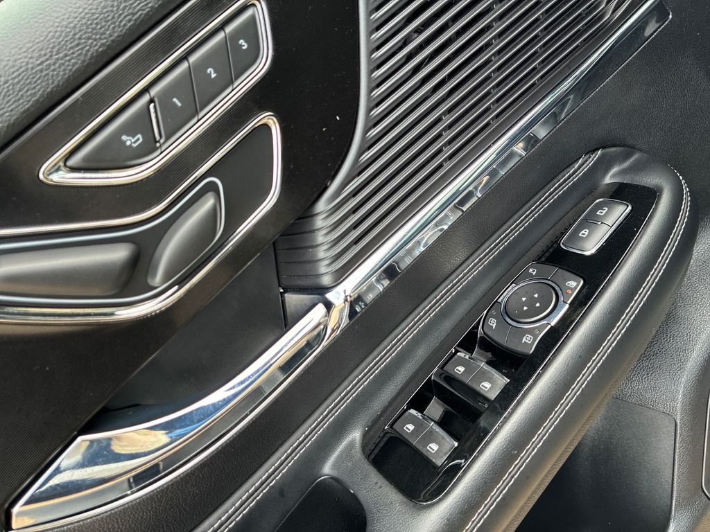 Used 2022 Silver Lincoln Standard image 11