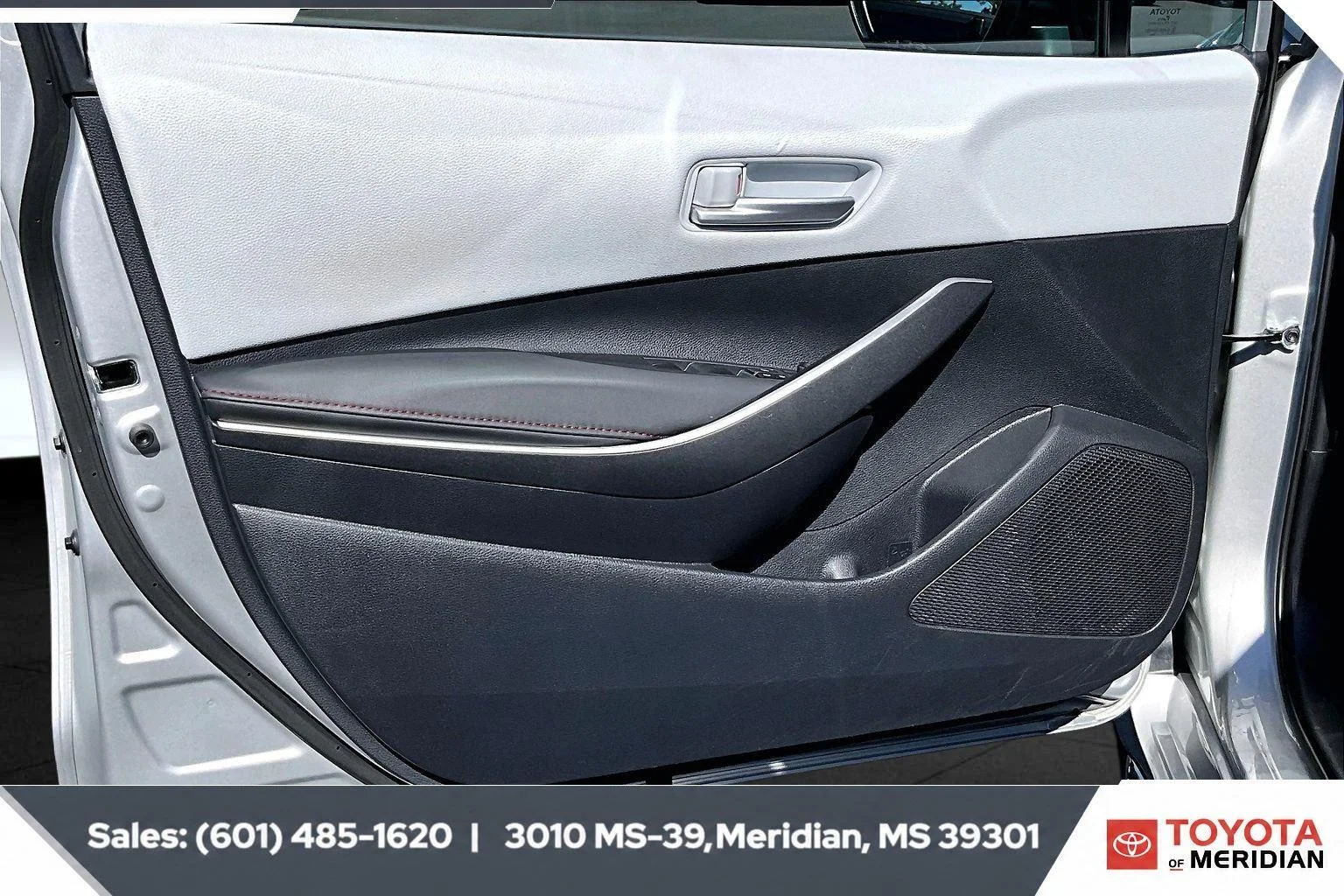 Used 2025 Classic Silver Metallic Toyota SE image 17
