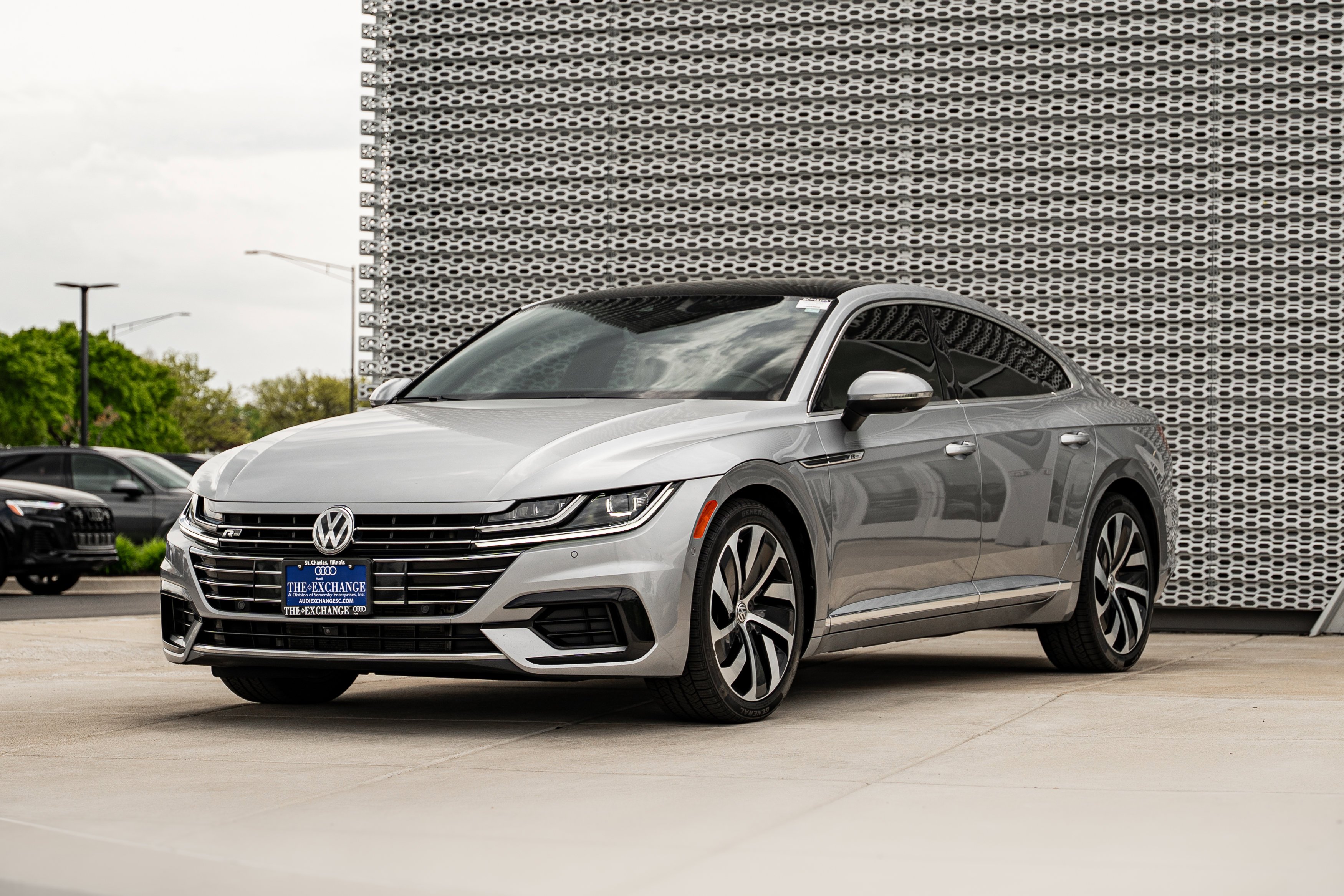 Used 2019 Pyrite Silver Metallic Volkswagen SEL Premium R-Line image 7