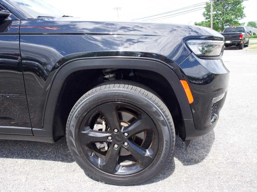 Certified Used 2022 Black Jeep Limited 4x4 image 13