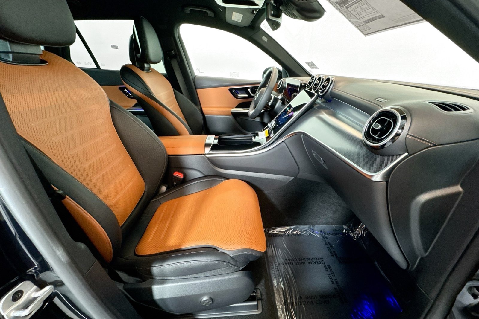 New 2026 Black Mercedes-Benz GLC 300 image 25