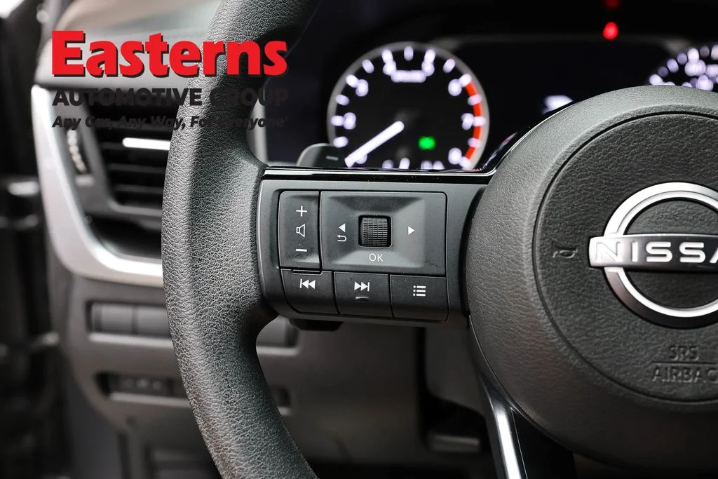 Used 2023 Gray Nissan SV image 14