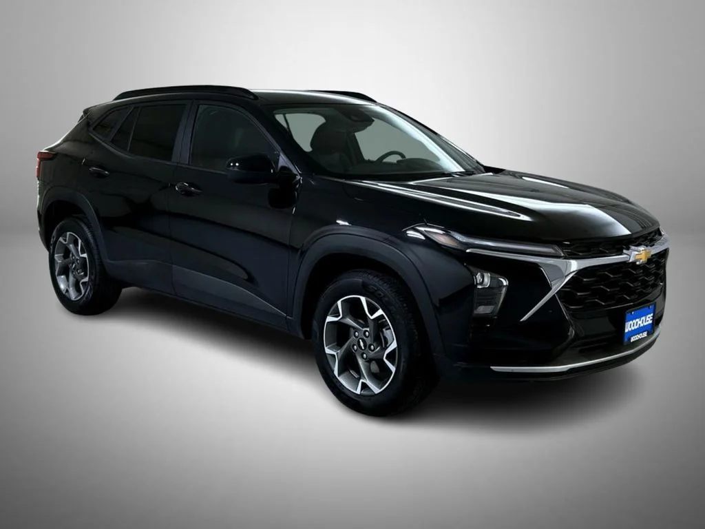 Used 2025 Black Chevrolet LT image 3