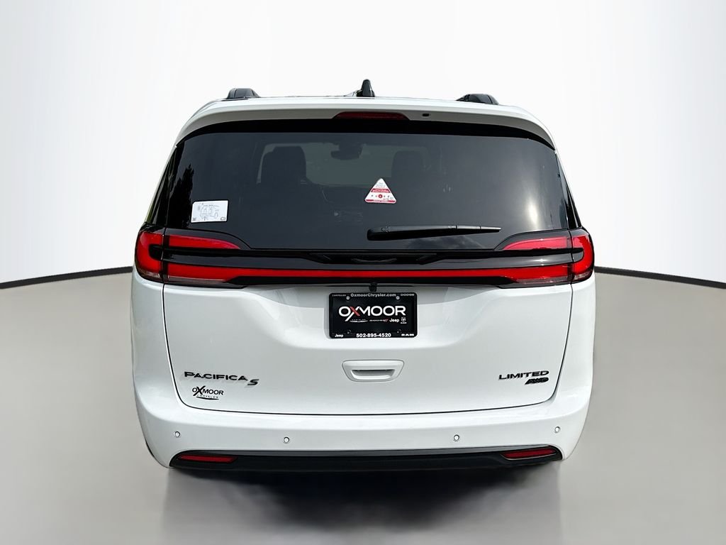 New 2027 Bright White Clear-Coat Exterior Paint Chrysler Limited image 5
