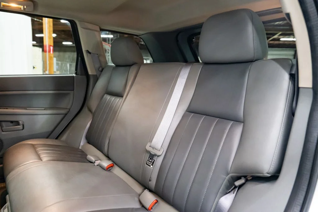 Used 2007 Silver Jeep Laredo image 25