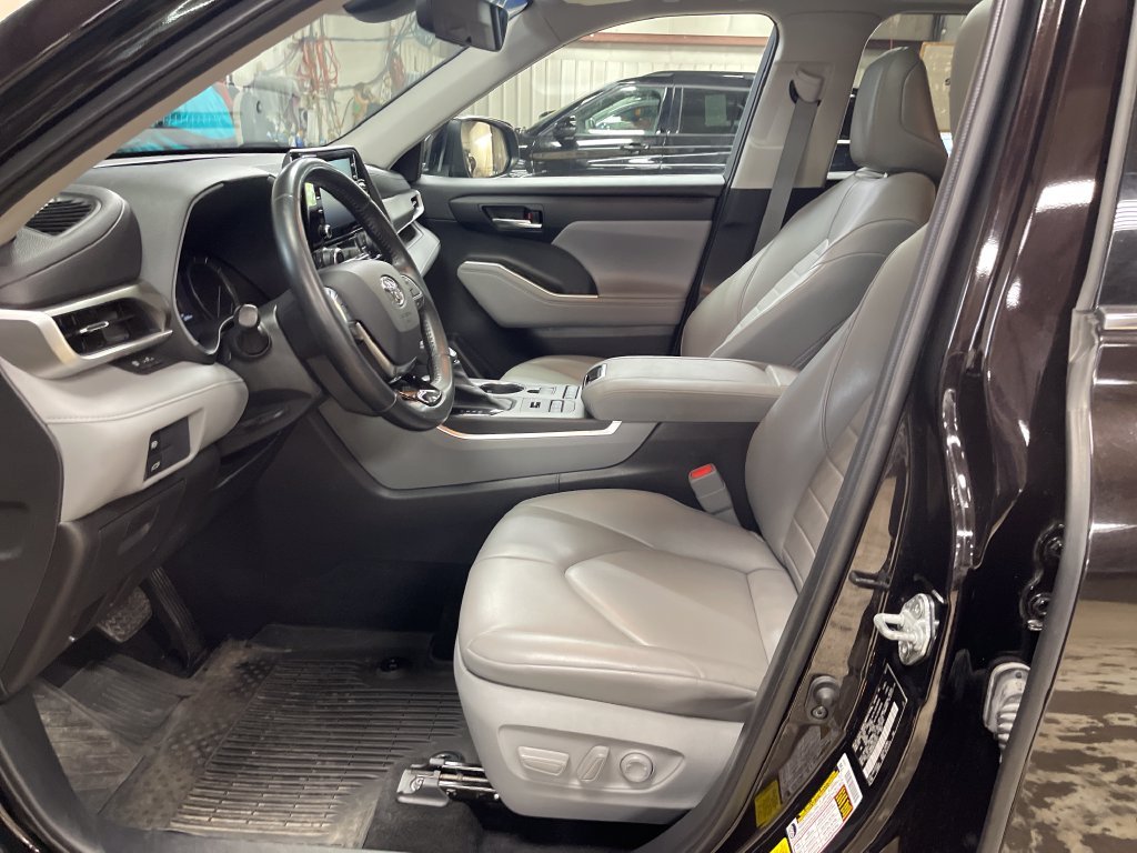 Used 2021 Brown Toyota XLE image 13