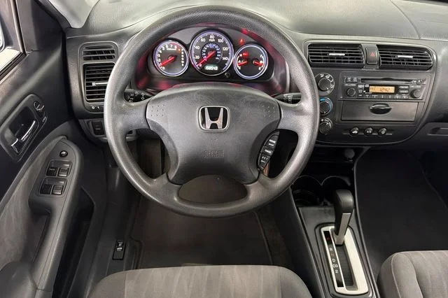 Used 2005 Magnesium Metallic Honda LX image 18