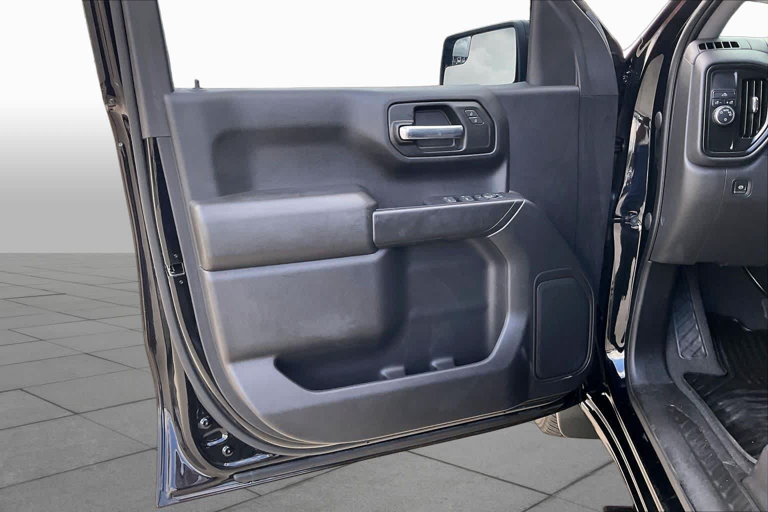 Used 2023 BLACK Chevrolet Custom image 21