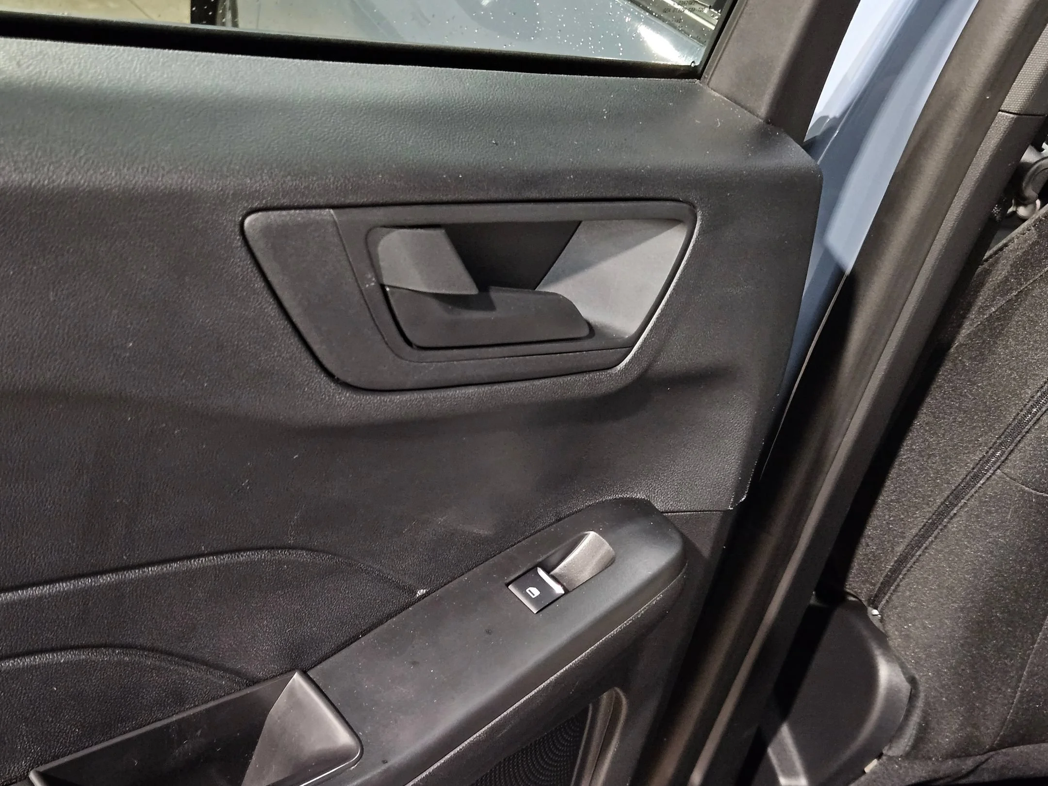 Used 2024 Vapor Blue Metallic Ford Active image 35