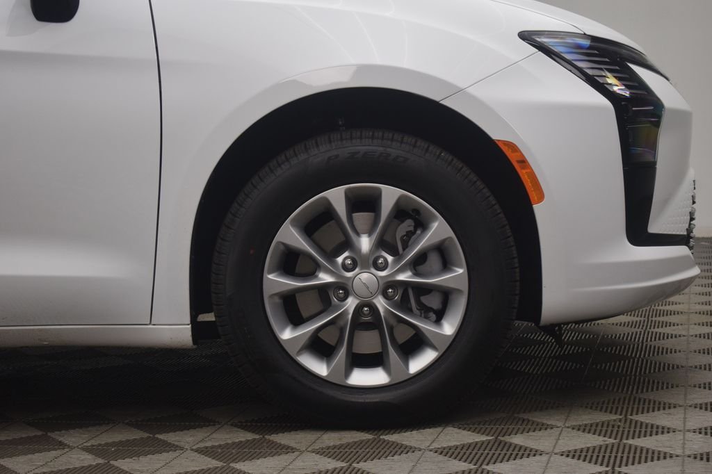 New 2027 Bright White Clear-Coat Exterior Paint Chrysler Select image 6