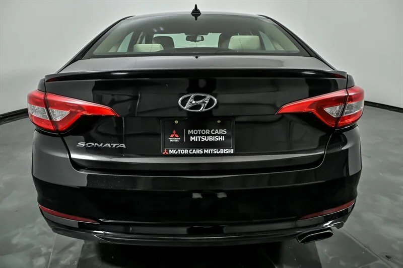 Used 2017 Phantom Black Hyundai  image 8