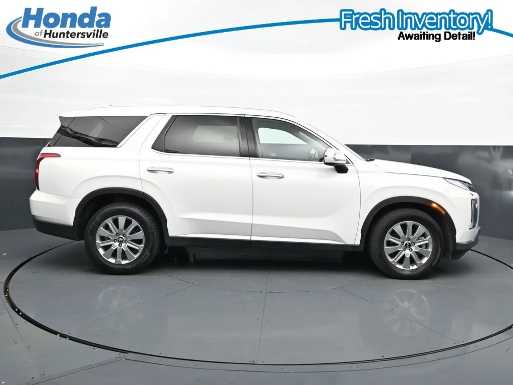 Used 2025 White Hyundai SEL image 11