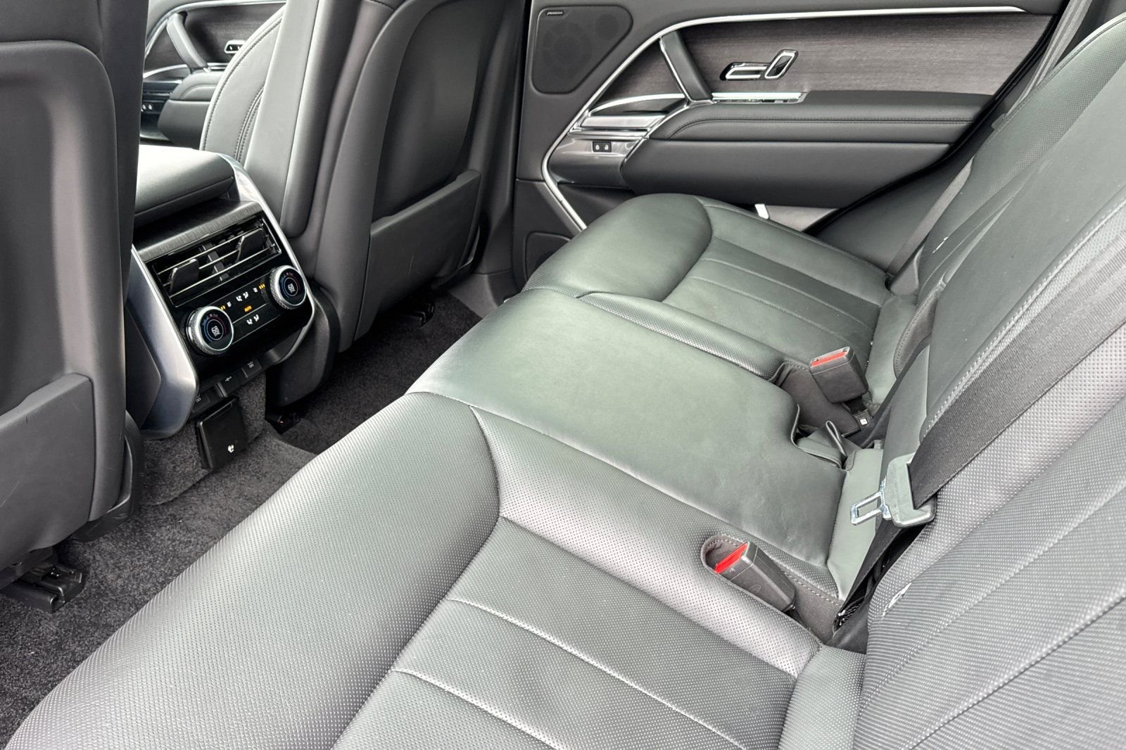 2024 Land Rover Range Rover SE - Photo 12